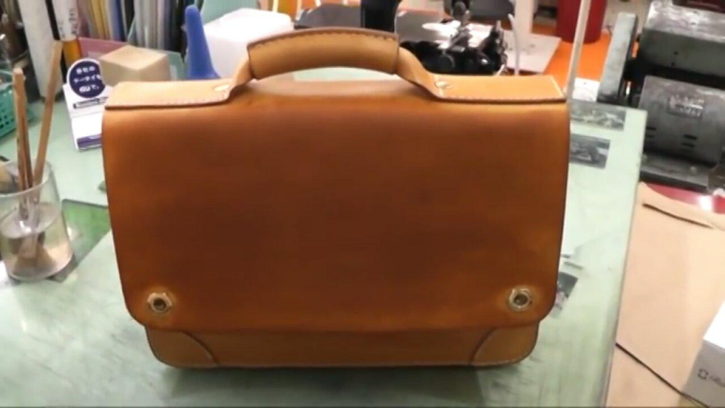 Image [11]-The Complete Handmade Veg-tan Leather Care Guide: Proper Use, Sun Exposure, Oiling, Maintenance, and Cleaning for Durability and Beautiful Patina-Nleather
