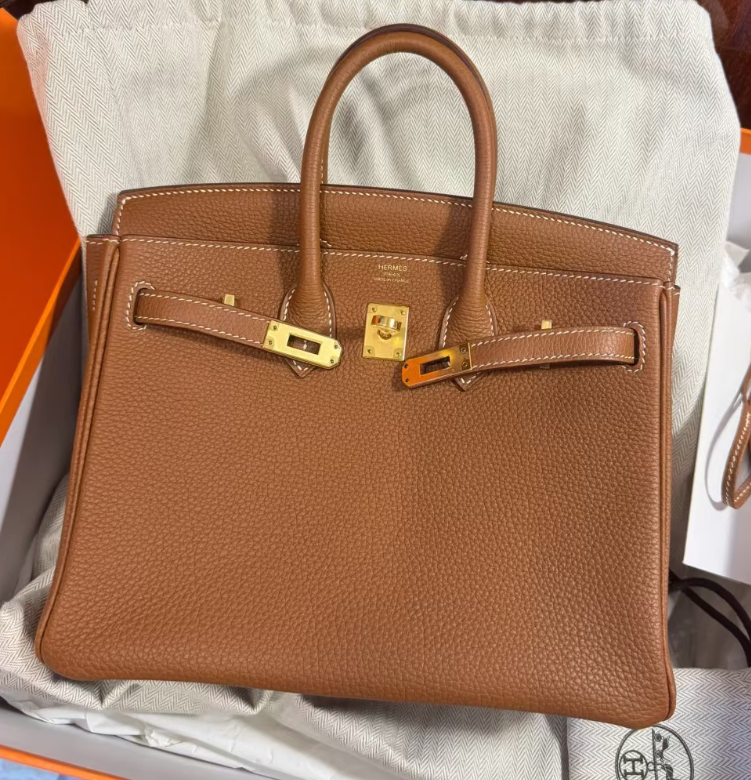 Image [2]-How to Classify Leather of Luxury Bags? Before Buying, Know the Key Differences Between Lambskin, Calfskin, Pebbled, and Canvas for Better Care-Nleather