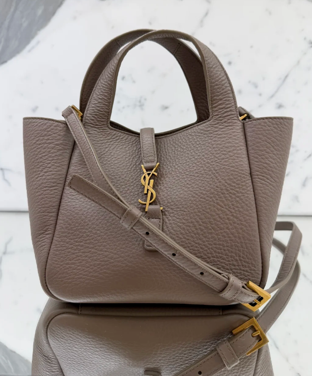 Image [3]-How to Classify Leather of Luxury Bags? Before Buying, Know the Key Differences Between Lambskin, Calfskin, Pebbled, and Canvas for Better Care-Nleather