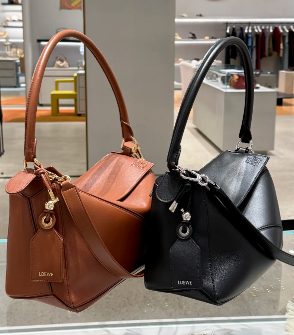 Image [6]-How to Classify Leather of Luxury Bags? Before Buying, Know the Key Differences Between Lambskin, Calfskin, Pebbled, and Canvas for Better Care-Nleather