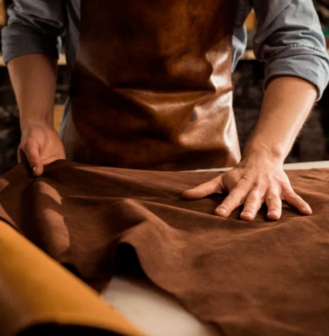 Image [2]-Leather Craftsmanship: The Complete Journey from Raw Hides Through Tanning, Design Layout, Sewing, and Finishing to Luxury Fur Products-Nleather