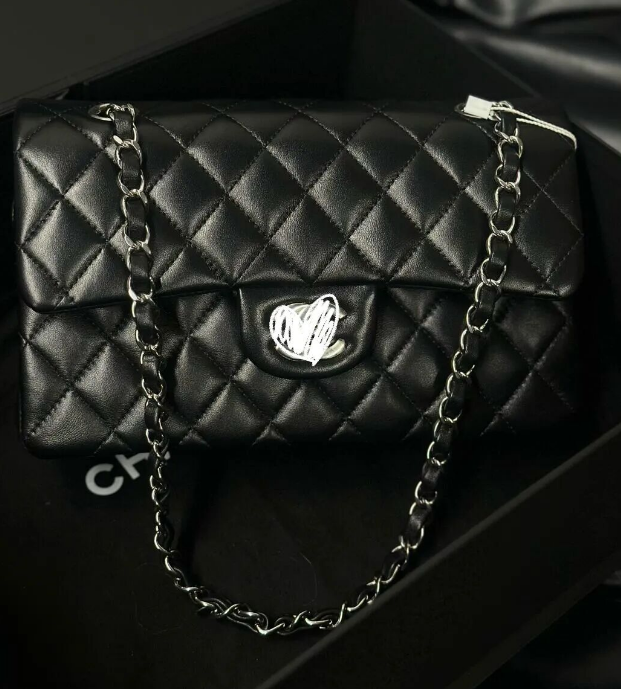 Analysis of eight popular bag materials-Nleather
