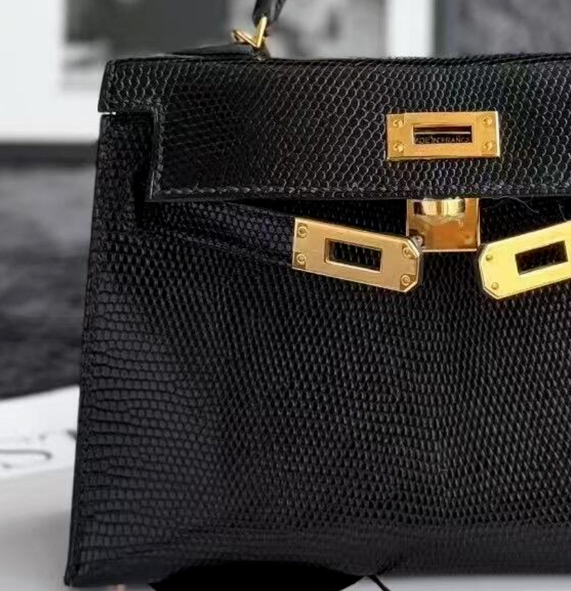 Image [7]-Analysis of Eight Popular Bag Materials: Lambskin, Lychee Cow Leather, Togo, Patent, Crocodile, Lizard, Suede and Their Pros and Cons-Nleather